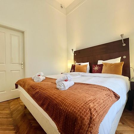 Elizabeth'S Treasure Deluxe Apartment Budapest Exterior photo