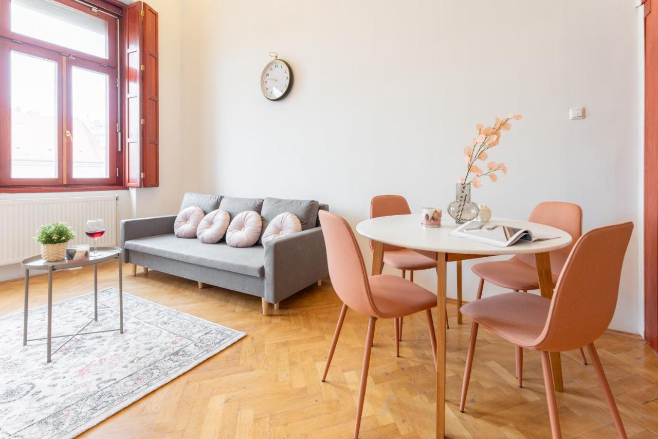 Elizabeth'S Treasure Deluxe Apartment Budapest Exterior photo