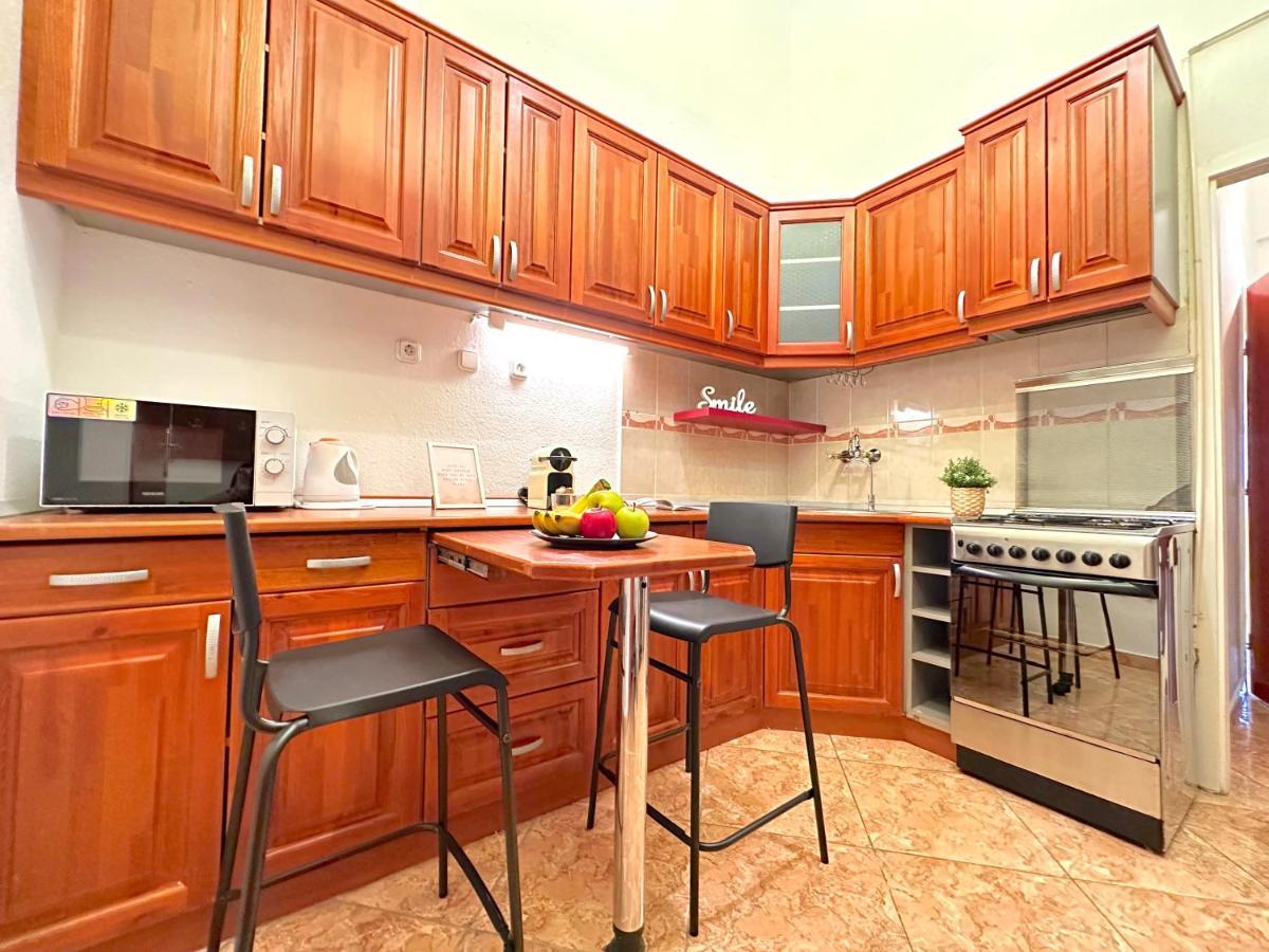 Elizabeth'S Treasure Deluxe Apartment Budapest Exterior photo